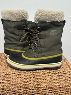 Sorel Winter Carnival Waterproof Green Boots Size 7